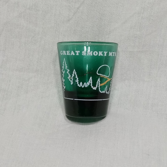 The Great Smokey Mountain Green Souvenir Shot Glass - Picture 2 of 8